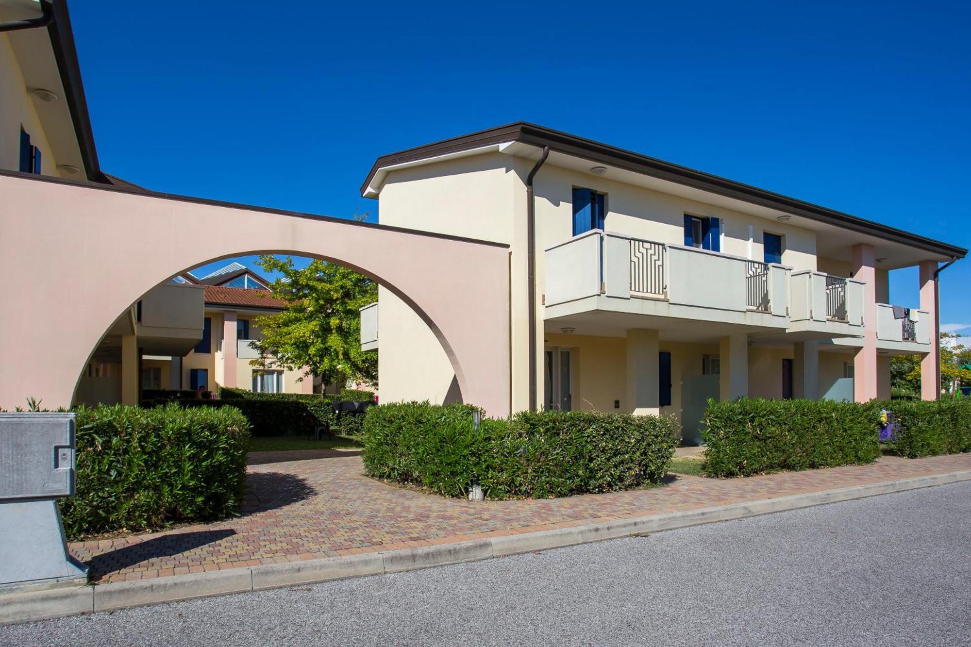Altanea Residences Con Piscina Caorle Exterior photo