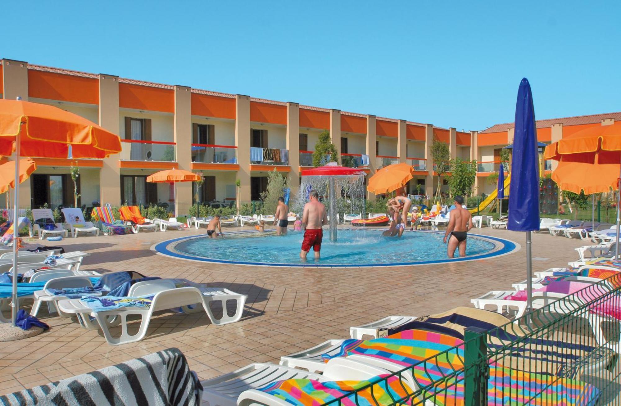 Altanea Residences Con Piscina Caorle Exterior photo