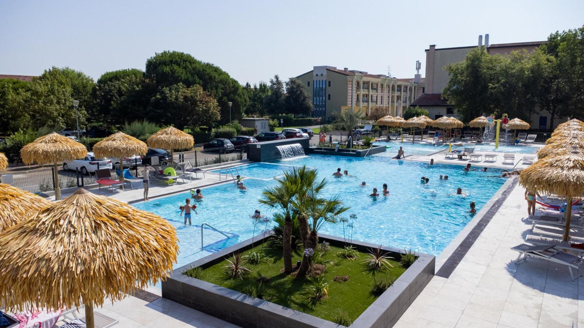 Altanea Residences Con Piscina Caorle Exterior photo